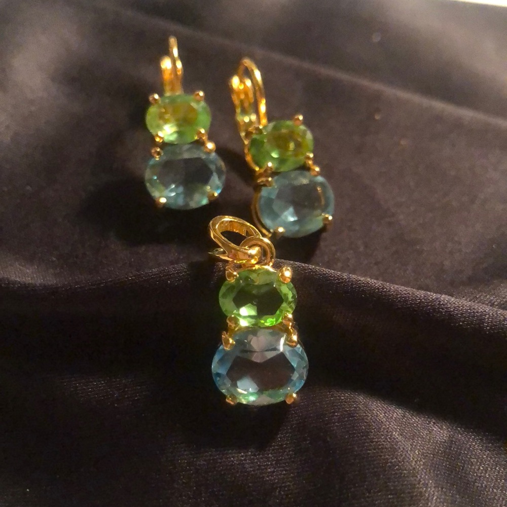 JOAN RIVERS 💚💙Earrings and Pendant Set💚💙